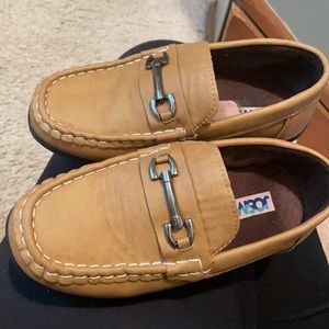 Cute tan shoes. Only worn once. Very comfortable.